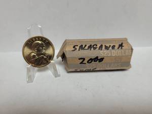 lot 519 image: 1 ROLL 2000 SACAGAWEA ONE DOLLAR COINS (SOME ARE UNCIRCULATED)