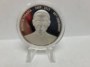 lot 570 image: 2009 SILVER PLATED BARACK OBAMA PRESIDENTS OF THE USA PROOF COIN