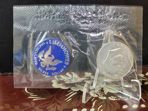 lot 656 image: 1971 EISENHOWER UNCIRCULATED SILVER DOLLAR--40% SILVER