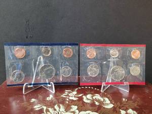 lot 662 image: 1985-P&D UNCIRCULATED COIN SET