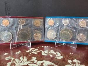 lot 663 image: 1976-P&D UNCIRCULATED COIN SET