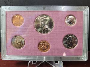 lot 669 image: 1994 UNCIRCULATED BANK COIN SET