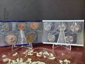 lot 670 image: 2002-P UNITED STATES MINT UNCIRCULATED COIN SET