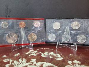 lot 677 image: 2002-D UNITED STATES MINT UNCIRCULATED COIN SET