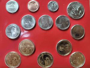 lot 640 image: 2010-DENVER UNITED STATES MINT UNCIRCULATED COIN SET