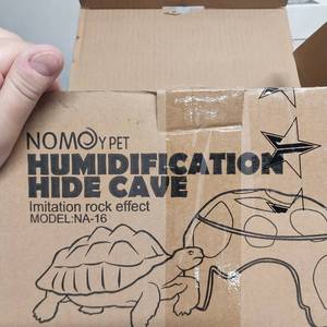 lot 12107 image: Pet Humidification Hide Cave