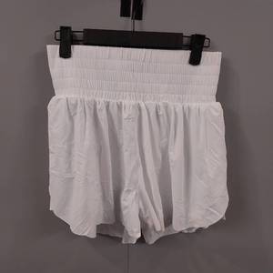 lot 13338 image: white shorts, small