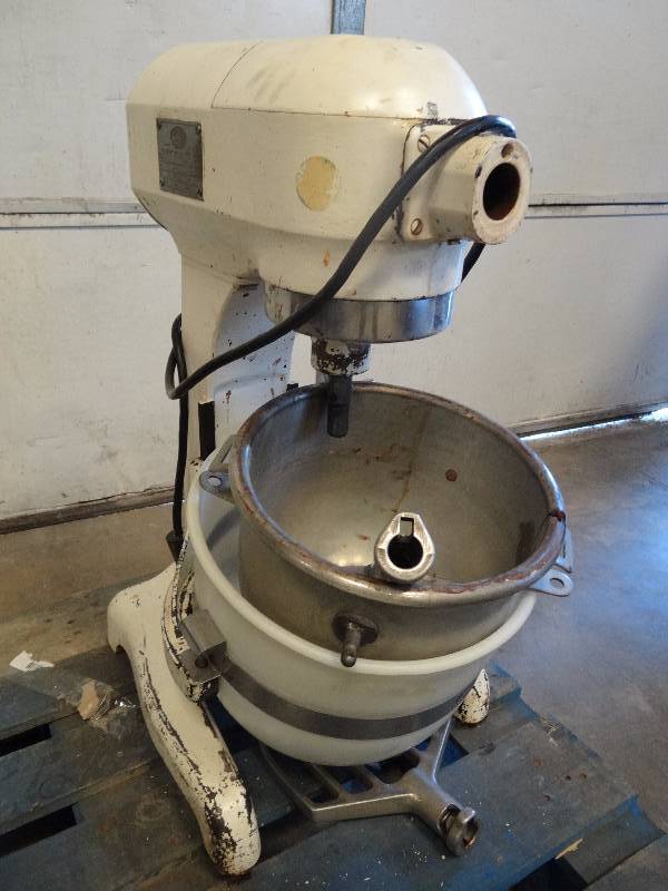 lot 1023 image: Hobart 20 QT Mixer