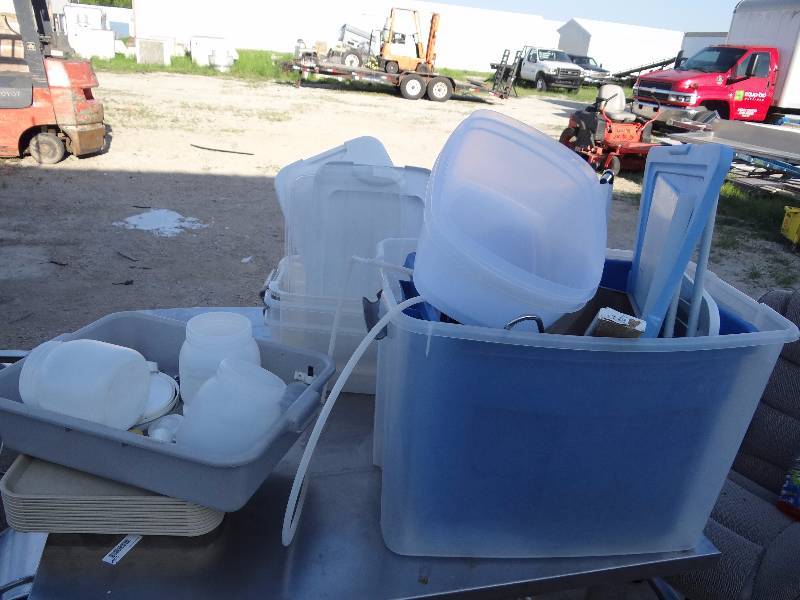 lot 1147 image: Large Lot Of Plastics