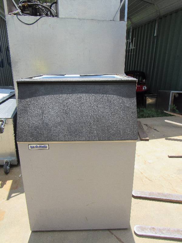 lot 1103 image: Ice-O-Matic 30 Wide 510-lb Ice Bin with Lift Up Door