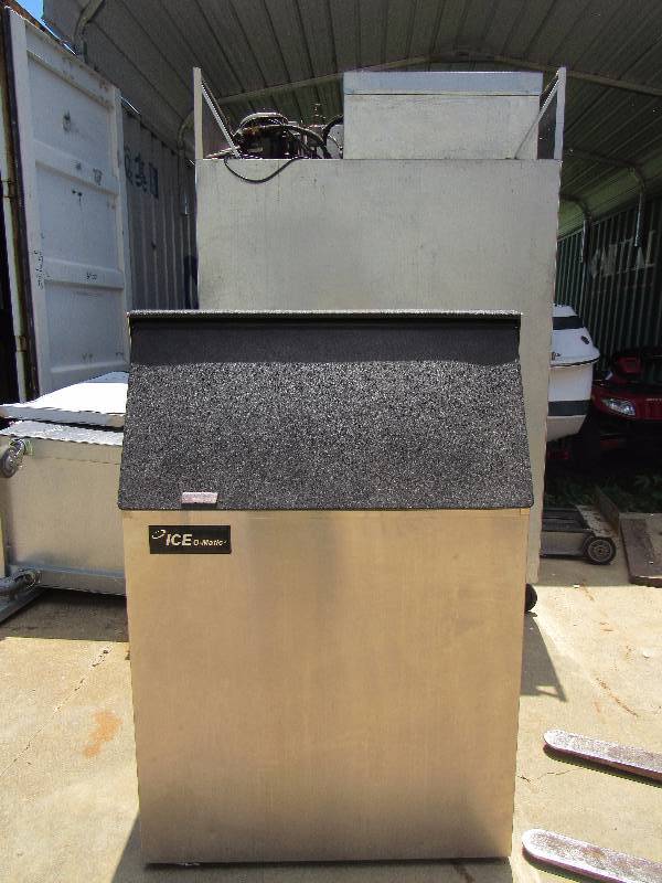 lot 1097 image: Ice-O-Matic 30 Wide 510-lb Ice Bin with Lift Up Door