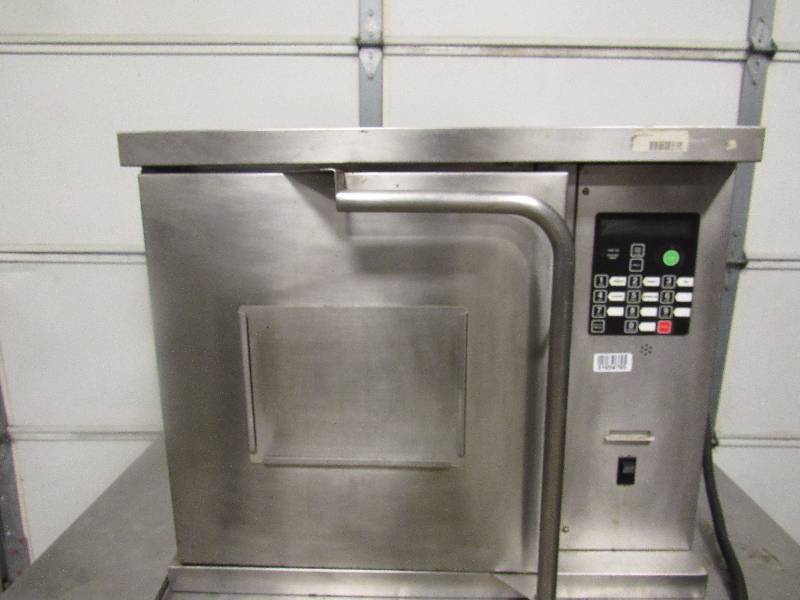 lot 1005 image: Wells Vented Half Size Convection Oven