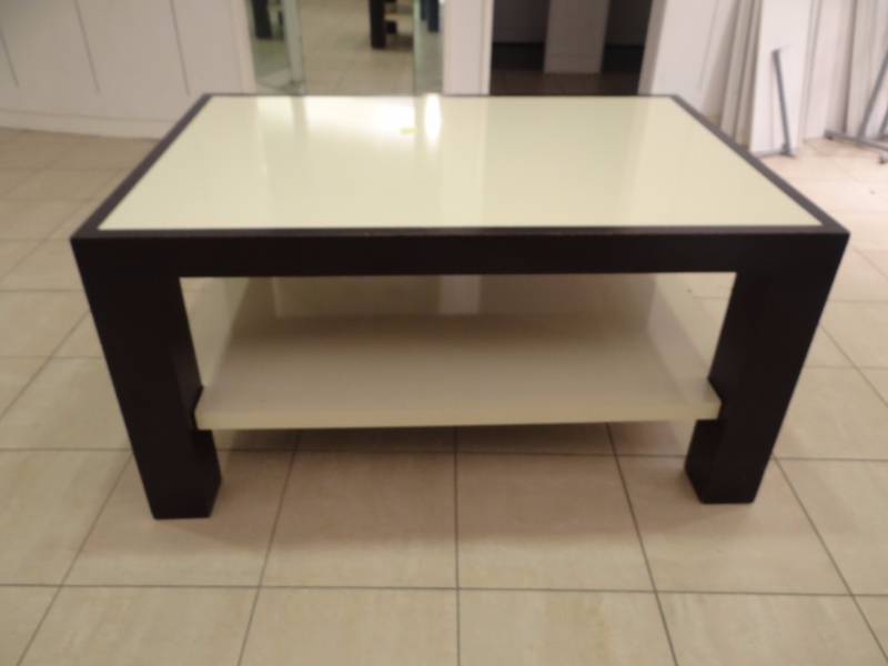 lot 1175 image: Wooden Display Table
