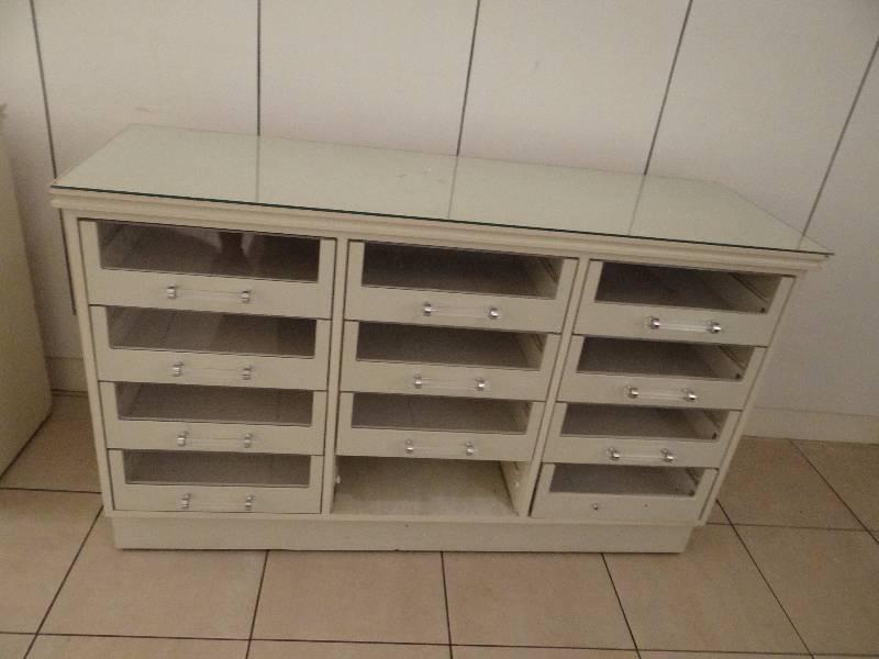 lot 1190 image: (12) Drawer Merchandise Display Drawer System