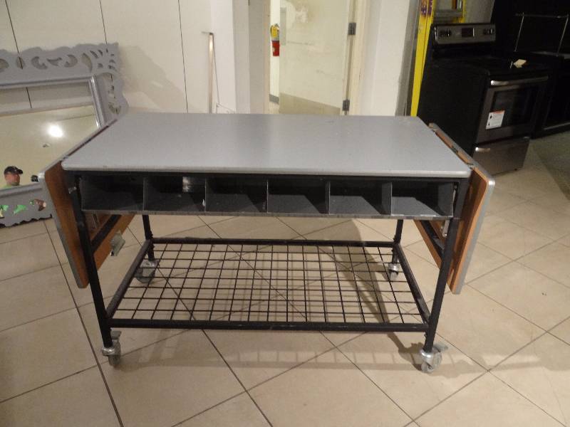 lot 1197 image: Double Hanging Leaf Cart On Casters