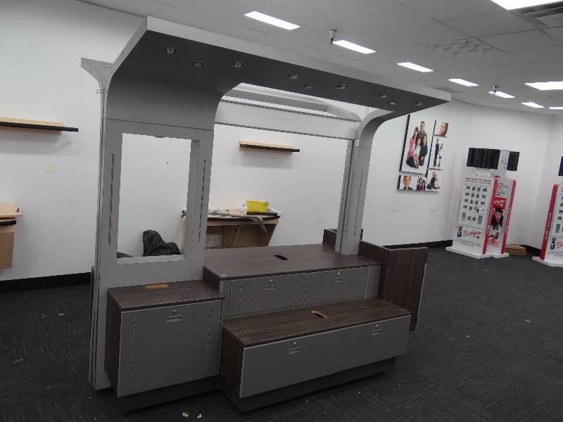lot 1158 image: 109 Mobile Merchandise DisplayStorage