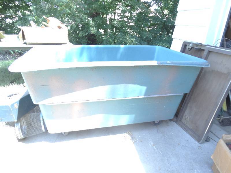 lot 235 image: Large cart on wheels.