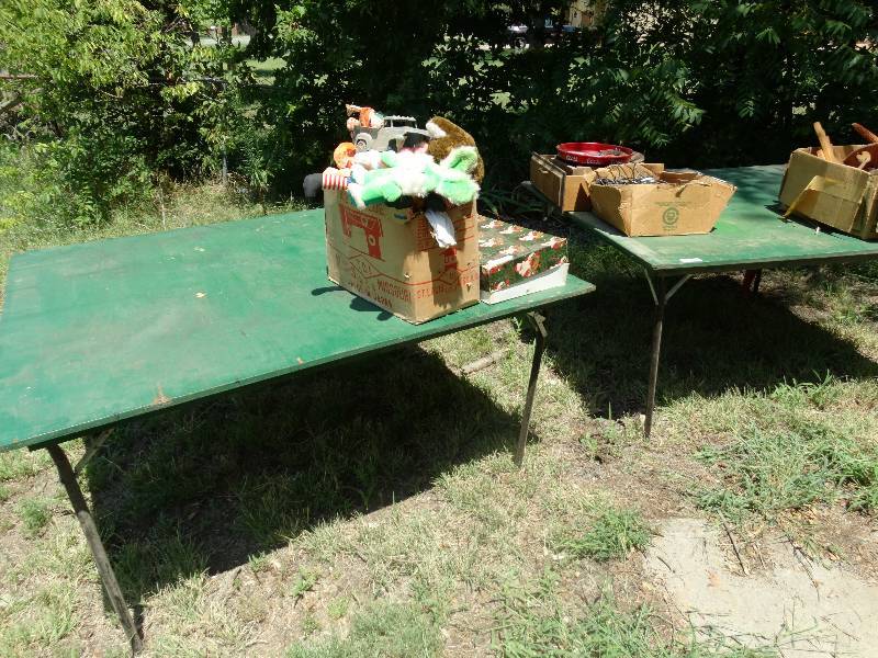 lot 237 image: 2 folding tables.