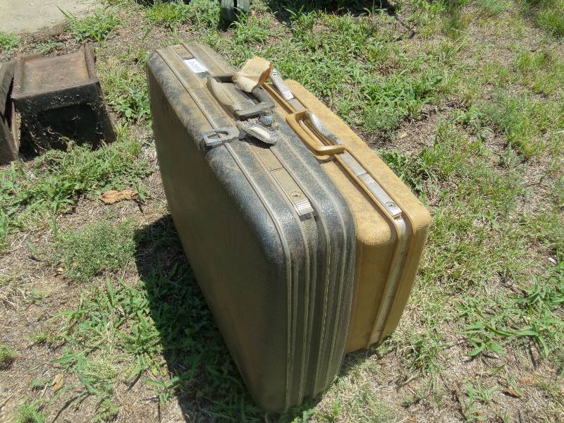 lot 242 image: 2 suitcases