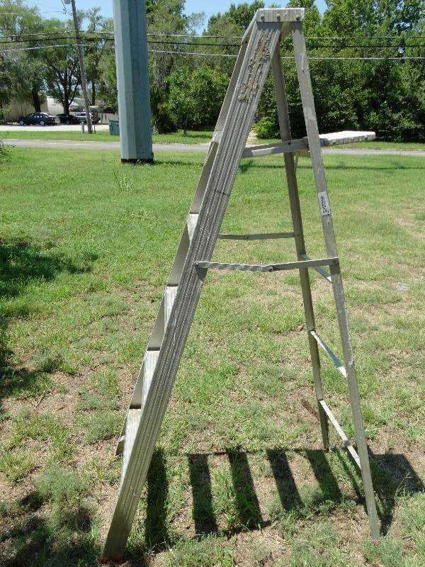 lot 246 image: Aluminum ladder.