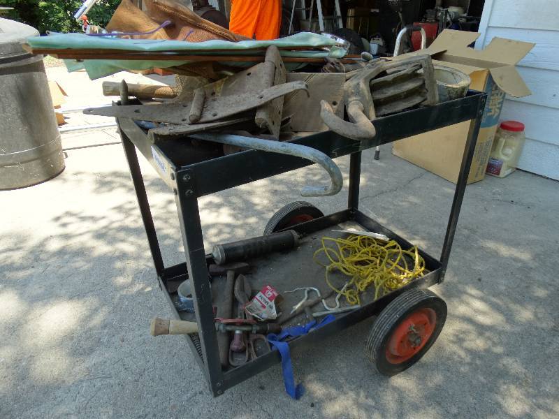 lot 254 image: Shop cart w contents.
