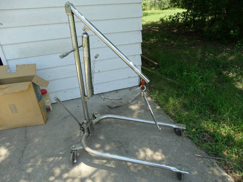 lot 255 image: Hoyer lift- medical crane