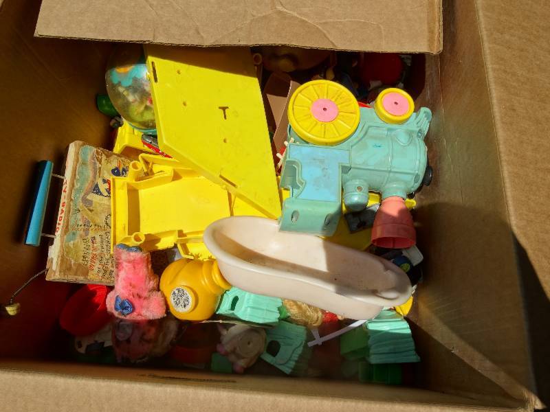 lot 258 image: Box of old toys