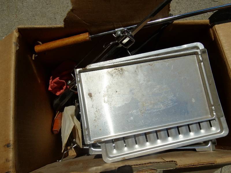 lot 259 image: Lot of grill parts