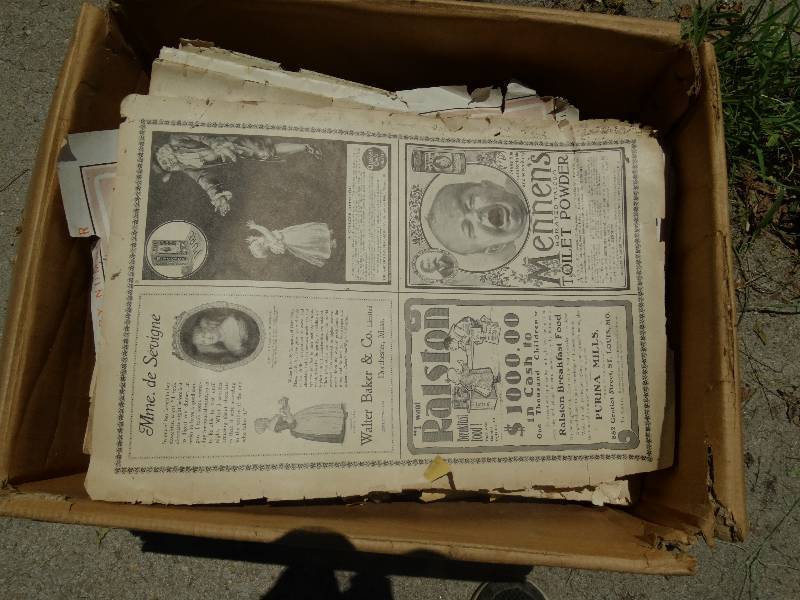 lot 260 image: Lot of old papers