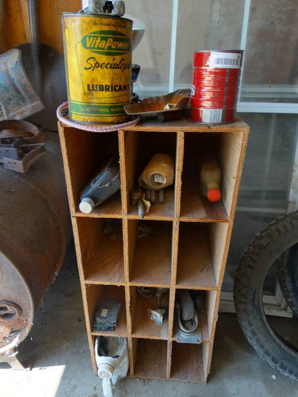 lot 265 image: Storage shelf & contents.