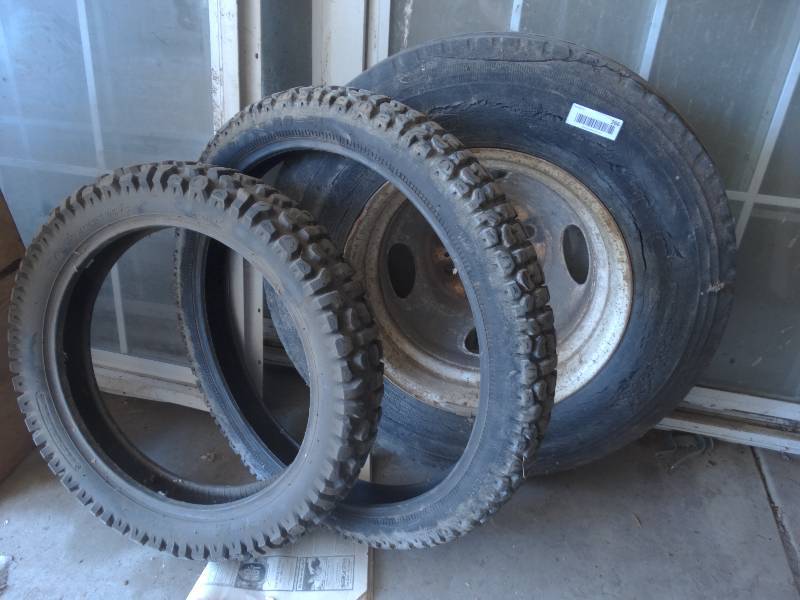lot 266 image: 3 various tires