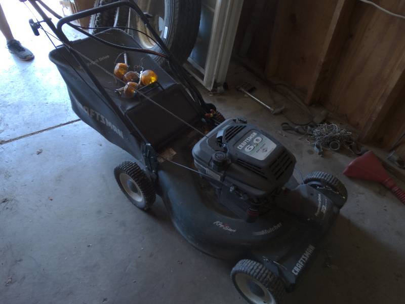 lot 267 image: Craftsman 6.0 hp 22 cut lawn mower