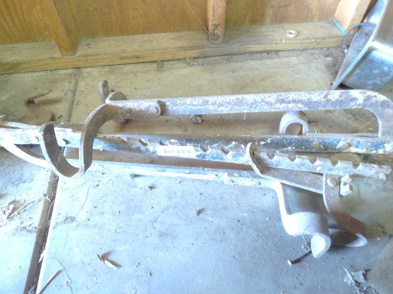 lot 270 image: Ladder jacks