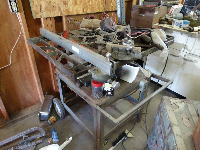 lot 272 image: Table saw w cart & contents.