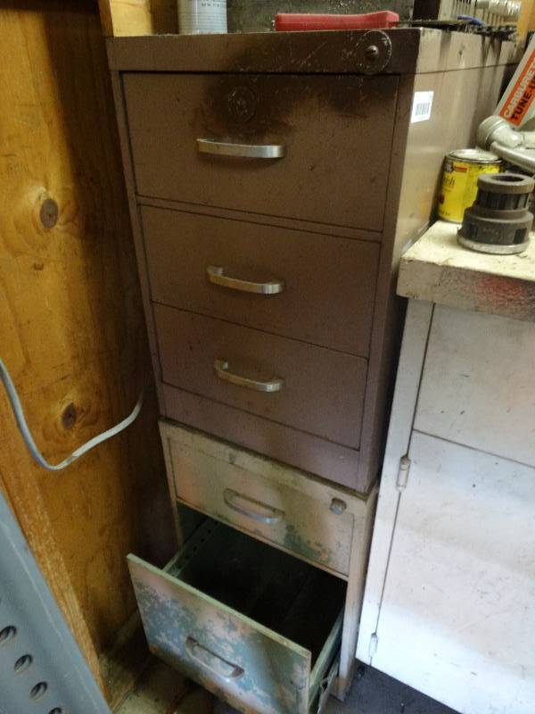 lot 276 image: 2 file cabinets