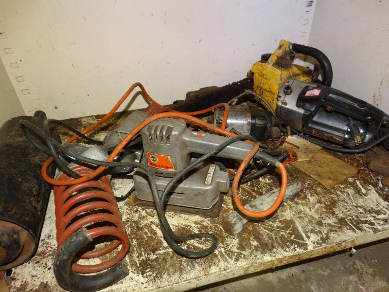 lot 277 image: Springs, Black & Decker sander & other power tools.