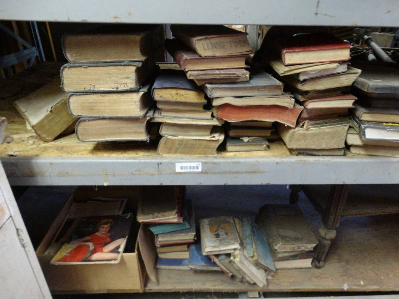 lot 279 image: Lot of books
