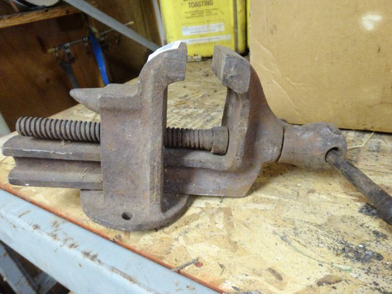 lot 280 image: Bench vise