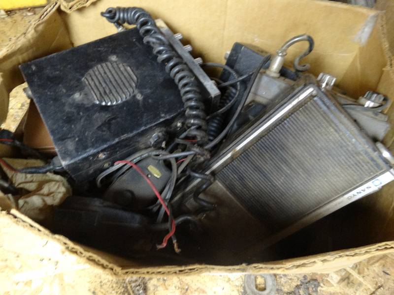 lot 281 image: CB radios