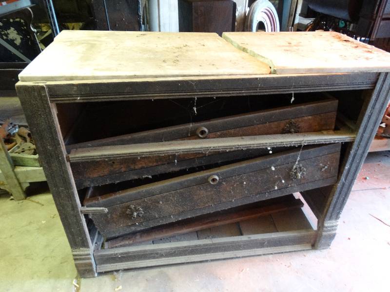lot 286 image: Vintage dresser