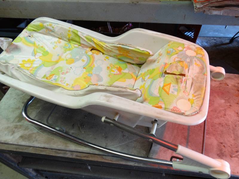lot 287 image: Fisher Price portable crib & baby chair