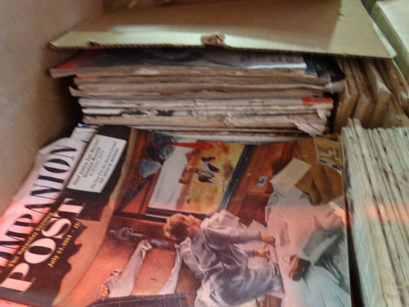 lot 289 image: Box of old magazines