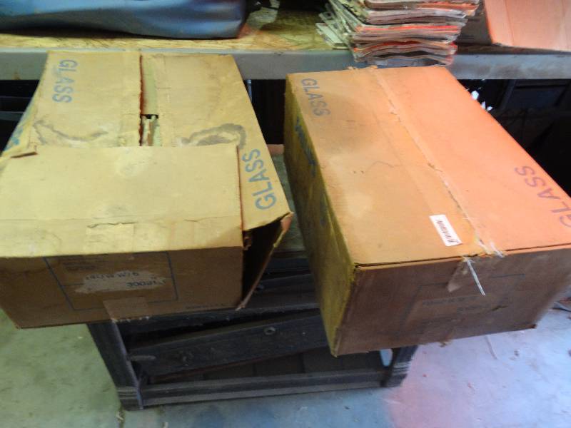 lot 290 image: 2 boxes of 6- Bent fluorescent lamps
