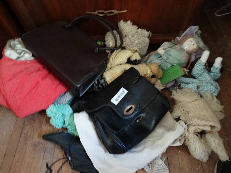 lot 130 image: Old dolls, purses, misc.