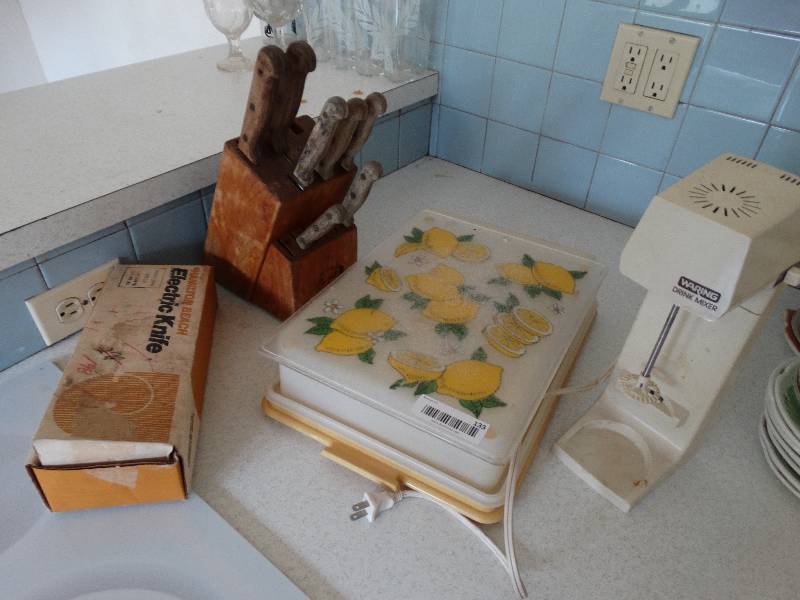 lot 133 image: Cake box, cutting board, drink mixer, knife set & electric knife.