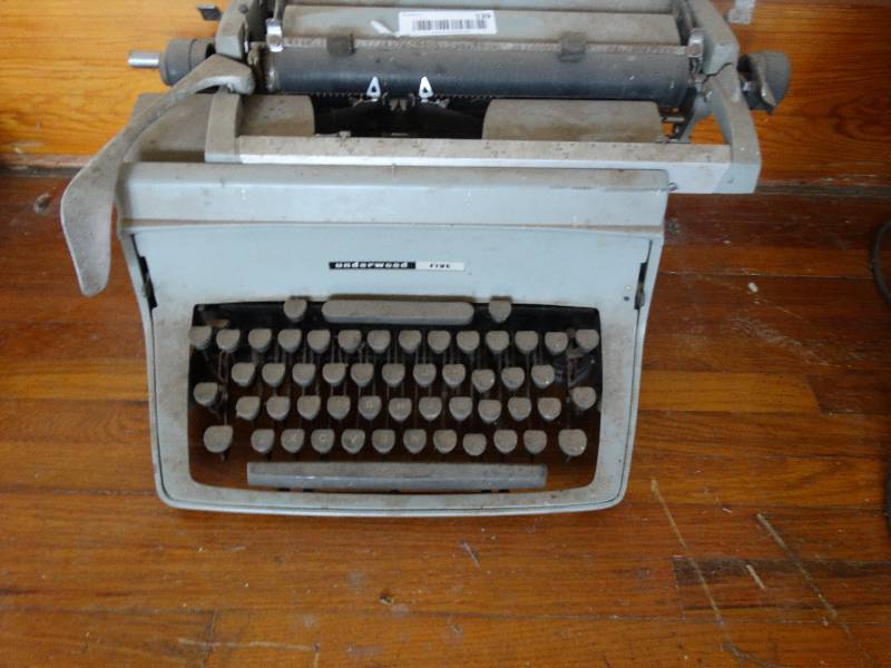 lot 139 image: Underwood five typewriter