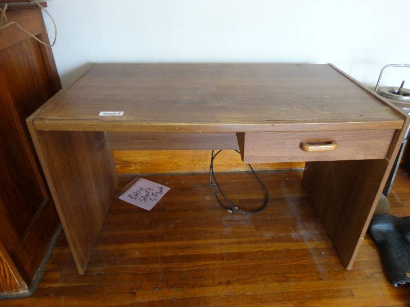 lot 143 image: Writing desk w drawer