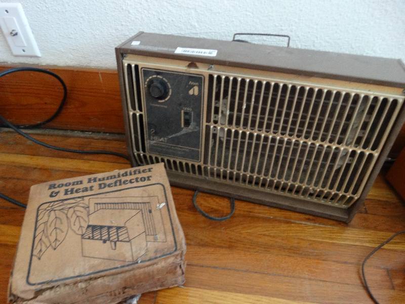 lot 149 image: Room humidifier & heat deflector