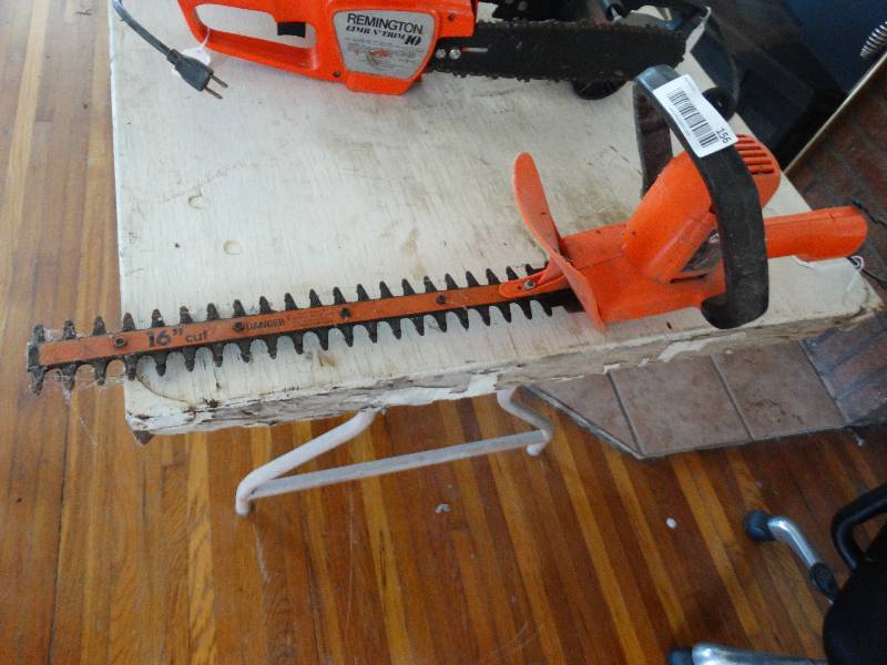 lot 156 image: 16 deluxe single action trimmer