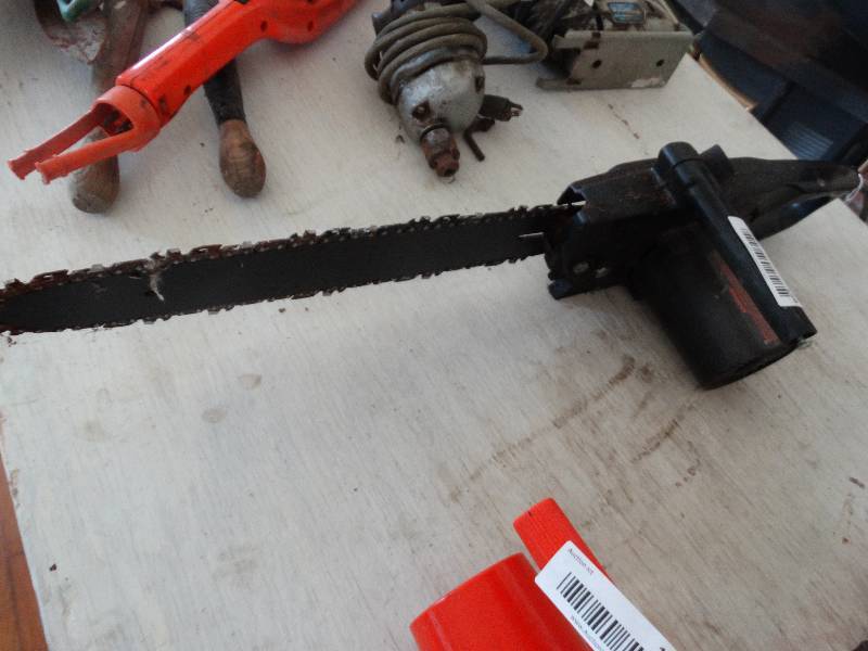 lot 158 image: Remington 14 limb n trim chainsaw